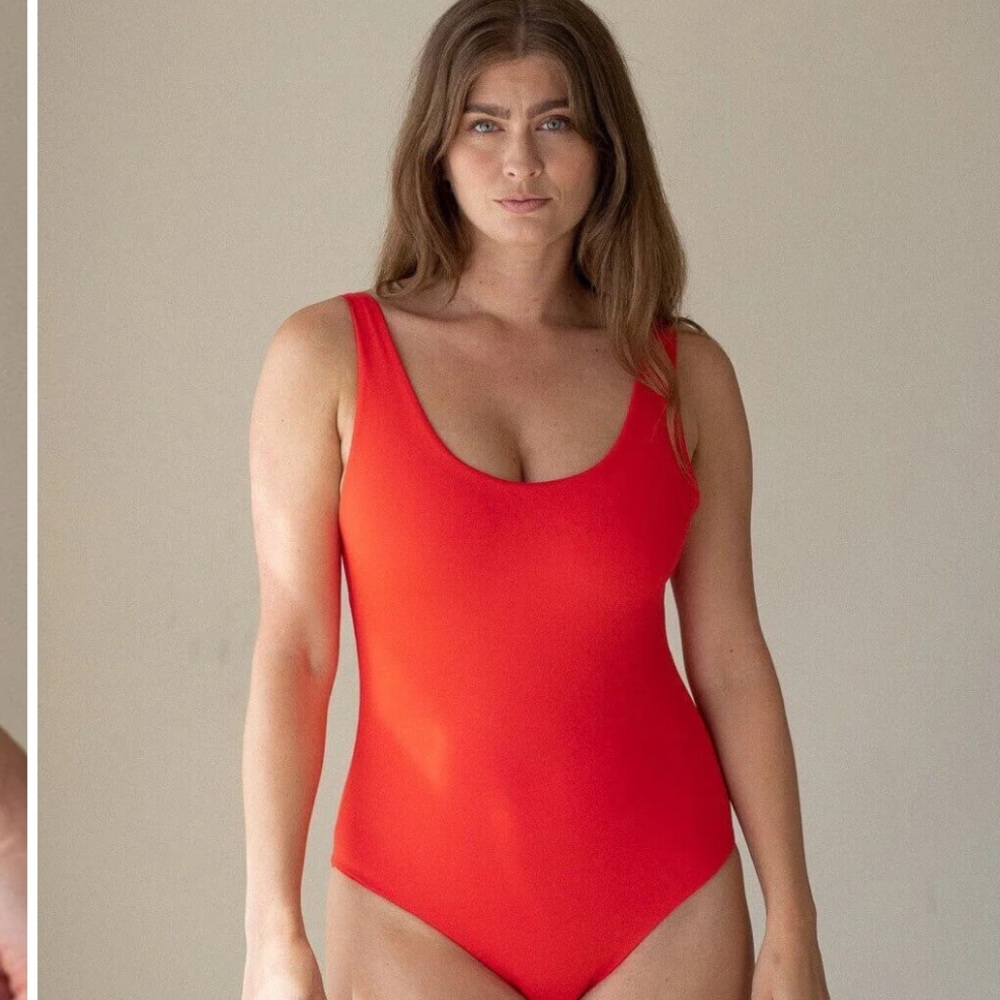 The Fuller Coverage Minimalist - Fiesta Red